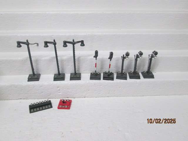 HO / OO SCALE - LIMA - RAIL SIGNALS + LIGHTS ETC