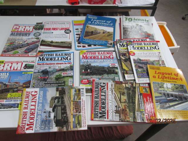 MAGAZINES - X10 + LOTS OF PAMHLETS