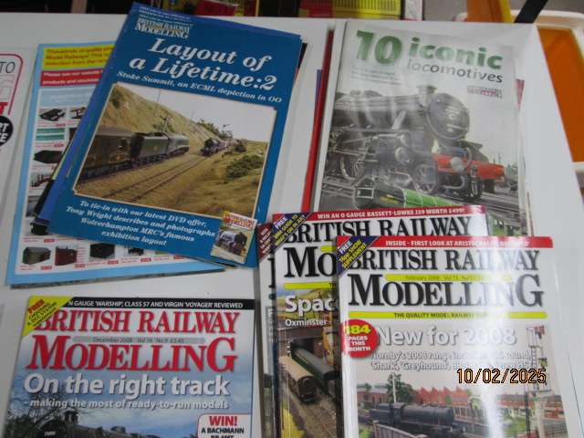 MAGAZINES - X10 + LOTS OF PAMHLETS
