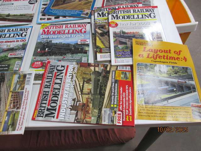 MAGAZINES - X10 + LOTS OF PAMHLETS