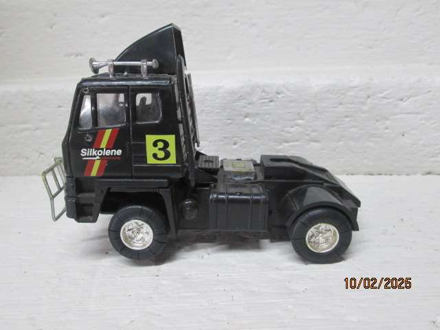 SLOT CAR - 1:32 SCALE - HORNBY - SILKOLENE TRUCK