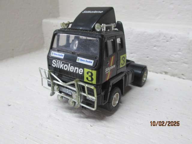SLOT CAR - 1:32 SCALE - HORNBY - SILKOLENE TRUCK