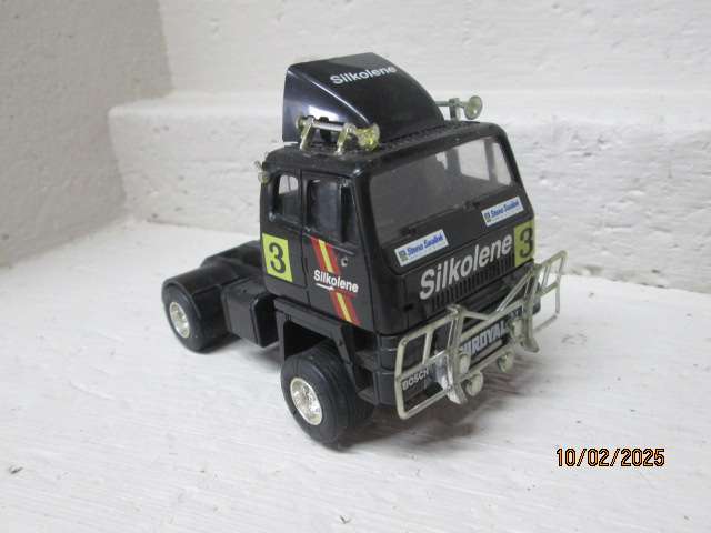 SLOT CAR - 1:32 SCALE - HORNBY - SILKOLENE TRUCK