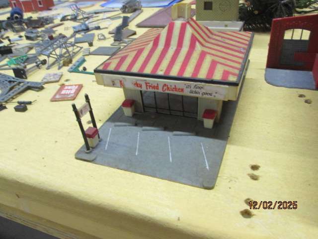 HO / OO SCALE - LARGE BUILDING SCRAPYARD