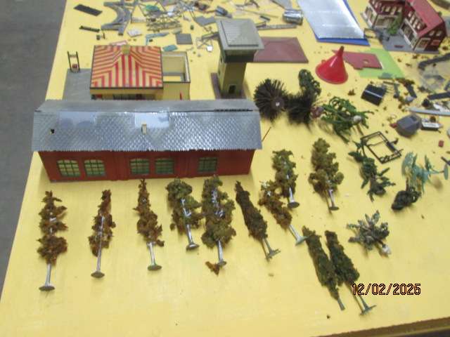 HO / OO SCALE - LARGE BUILDING SCRAPYARD