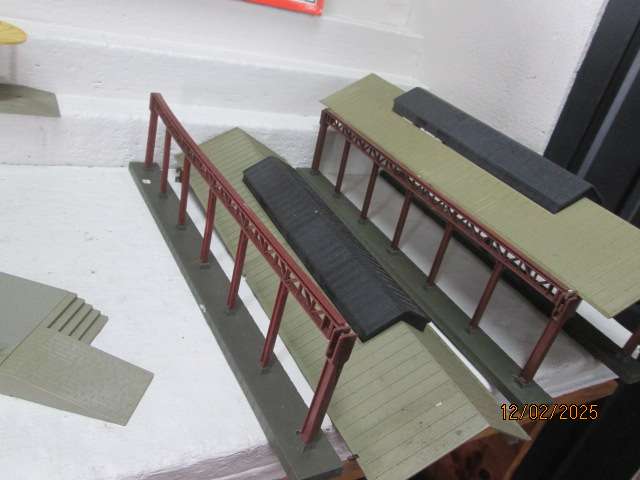 HO / OO SCALE - LIMA - VARIOUS BUILDINGS