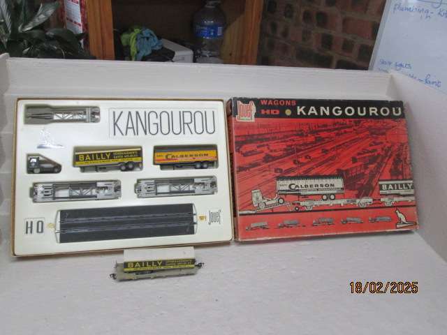 HO SCALE - JOUEF - KANGOUROU -ROAD TRAILER OFFLOADING SET -BOXED