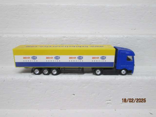 HO SCALE - MERCEDES ACTROSS - HELLA ROAD TRUCK & TRAILER