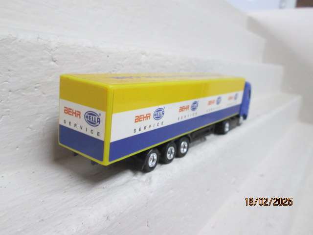 HO SCALE - MERCEDES ACTROSS - HELLA ROAD TRUCK & TRAILER
