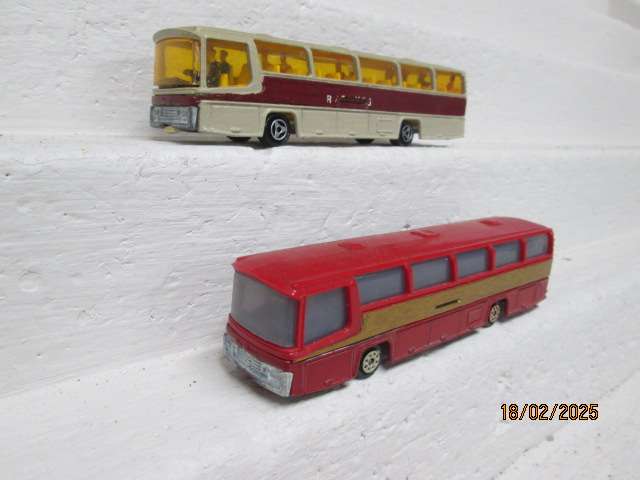 HO SCALE - MAJORETTE - BUSES - X2