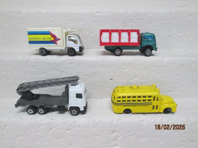 HO SCALE - VARIOUS ROAD TRUCKS - X4