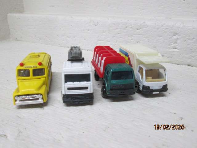 HO SCALE - VARIOUS ROAD TRUCKS - X4