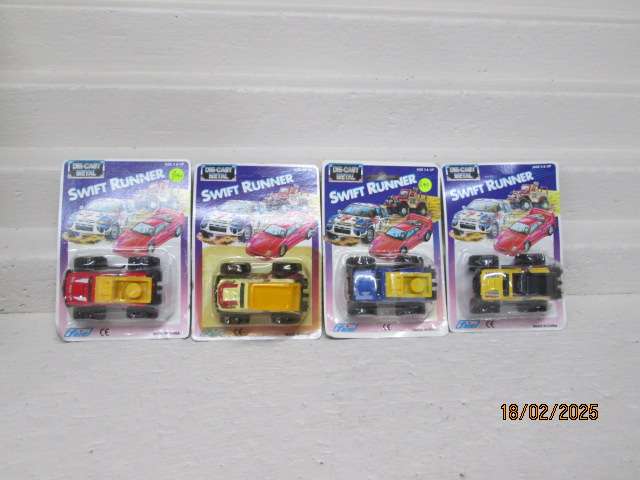 DIE CAST - SWIFT RUNNER - X4 SUPER BAKKIES - BOXED