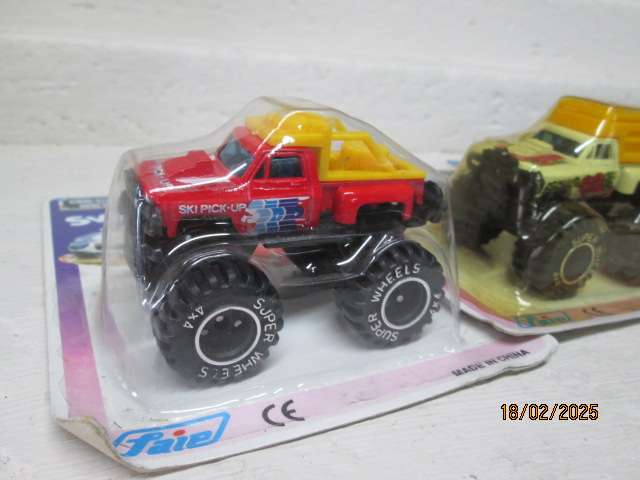 DIE CAST - SWIFT RUNNER - X4 SUPER BAKKIES - BOXED