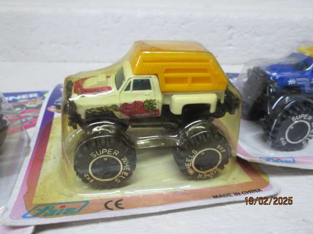 DIE CAST - SWIFT RUNNER - X4 SUPER BAKKIES - BOXED