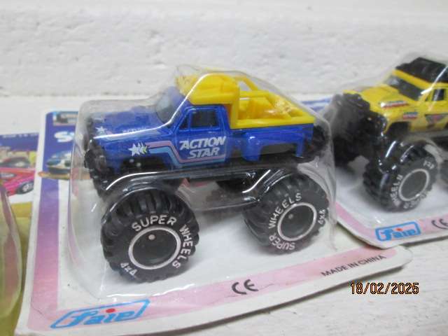 DIE CAST - SWIFT RUNNER - X4 SUPER BAKKIES - BOXED