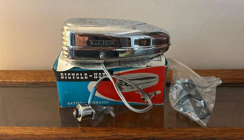 Vintage bicycle horn NIB