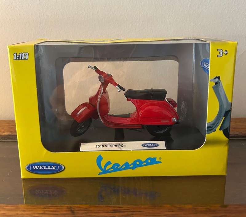 Vespa model by Welly