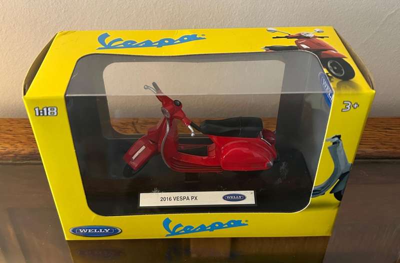 Vespa model by Welly