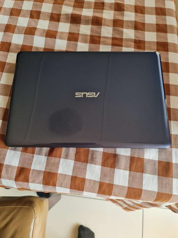 ASUS E203N LAPTOP - INTEL CELERON N3350 - 4GB - 64GB eMMC - 11.6 INCH SCREEN - WINDOWS 10 - CHARGER