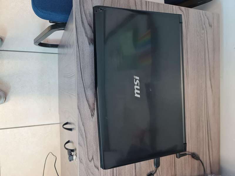 MSI CX627QL LAPTOP - CORE i7 7TH GEN - 4GB - 500GB - 15.6 INCH-NVIDIA 940 2GB GRAPHICS - PLEASE READ