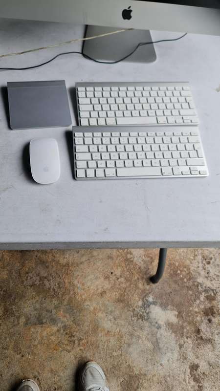 APPLE ACCESSORIES  2 X APPLE MAGIC KEYBOARD 1  1 X APPLE MAGIC MOUSE 1  1 X APPLE MAGIC TRACKPAD