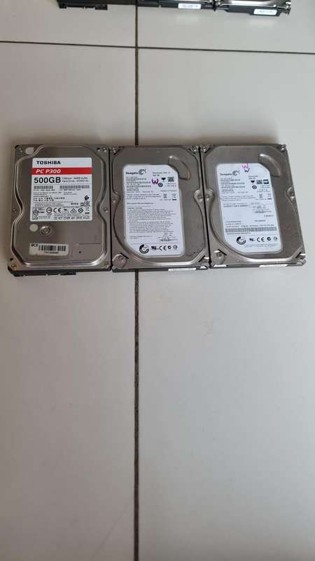 HARD DRIVES - 500GBB - 3.5 INCH - 100% HEALTH - BID IS PER DRIVE - SEAGATE AND TOSHIBA