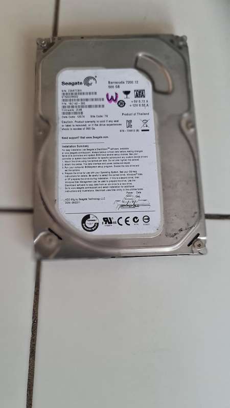 HARD DRIVES - 500GBB - 3.5 INCH - 100% HEALTH - BID IS PER DRIVE - SEAGATE AND TOSHIBA