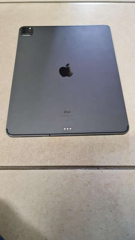 APPLE IPAD PRO 12.9 (4TH GEN) - A2332 - 2020 MODEL - 256GB - WIFI AND CELLULAR