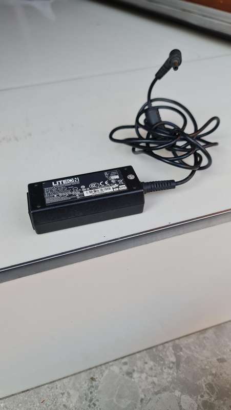 ORIGINAL ACER - LITEON - AS PER PIC - 19V - 1.58A - FULL WORKING CONDITION