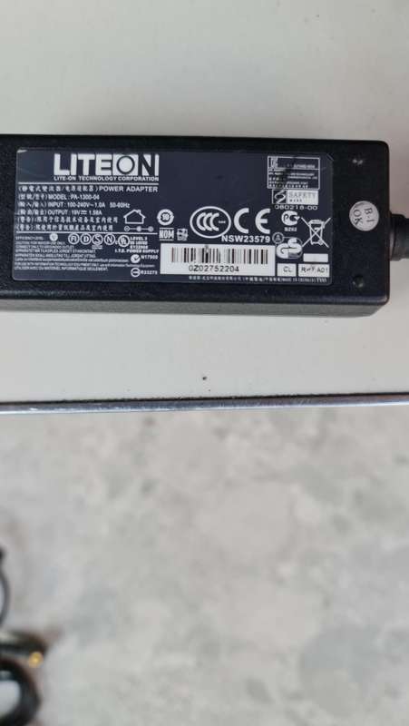ORIGINAL ACER - LITEON - AS PER PIC - 19V - 1.58A - FULL WORKING CONDITION