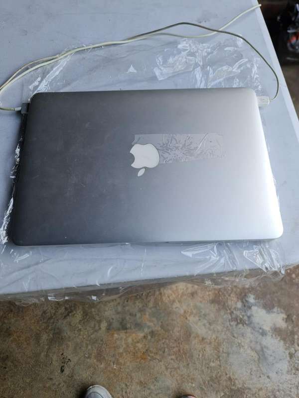 MACBOOK PRO 13 - LATE 2012 MODEL - RETINA DISPLAY - CORE i5 - 8GB MEMORY - 128GB SSD HARD DRIVE