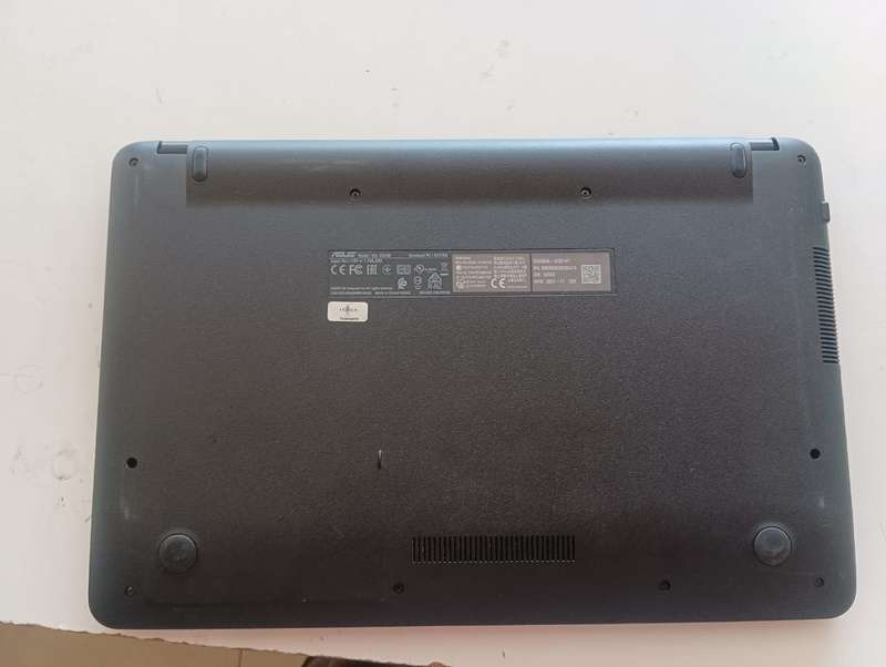ASUS LAPTOP - CELERON N4000 - 4GB MEMORY - 1TB HARD DRIVE - 15.6 INCH SCREEN - ORIGINAL CHARGER