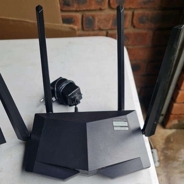 2 x TENDA AC1200 SMART DUAL-BAND WIFI ROUTER - FULL WORKING CONDITION - ONE BID FOR BOTH ROUTERS