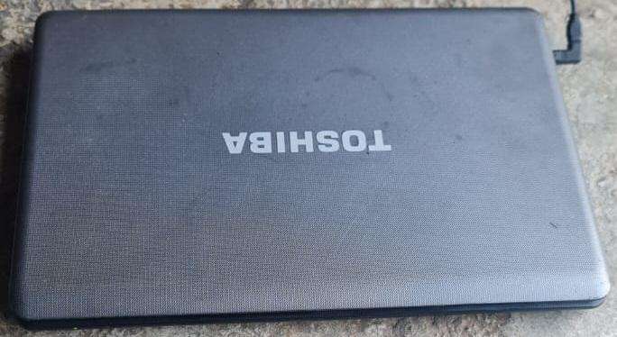 TOSHIBA LAPTOP - CORE i5 2nd OR 3rd GEN - 4GB - PLEASE READ