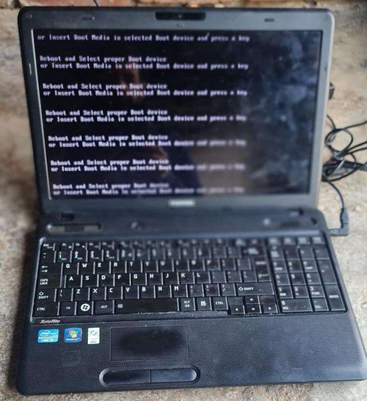 TOSHIBA LAPTOP - CORE i5 2nd OR 3rd GEN - 4GB - PLEASE READ