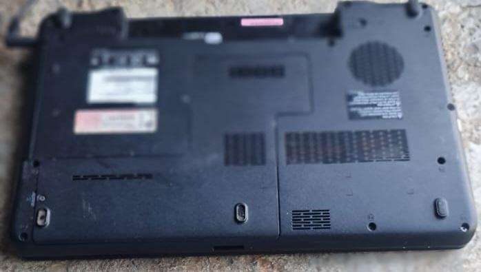 TOSHIBA LAPTOP - CORE i5 2nd OR 3rd GEN - 4GB - PLEASE READ