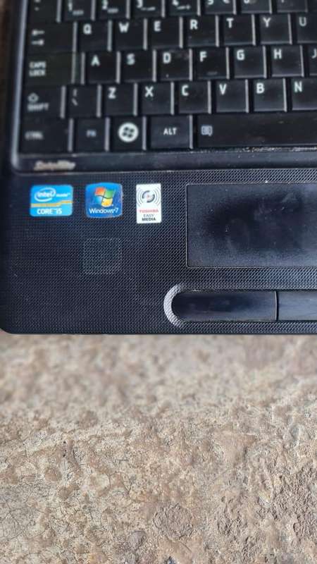 TOSHIBA LAPTOP - CORE i5 2nd OR 3rd GEN - 4GB - PLEASE READ