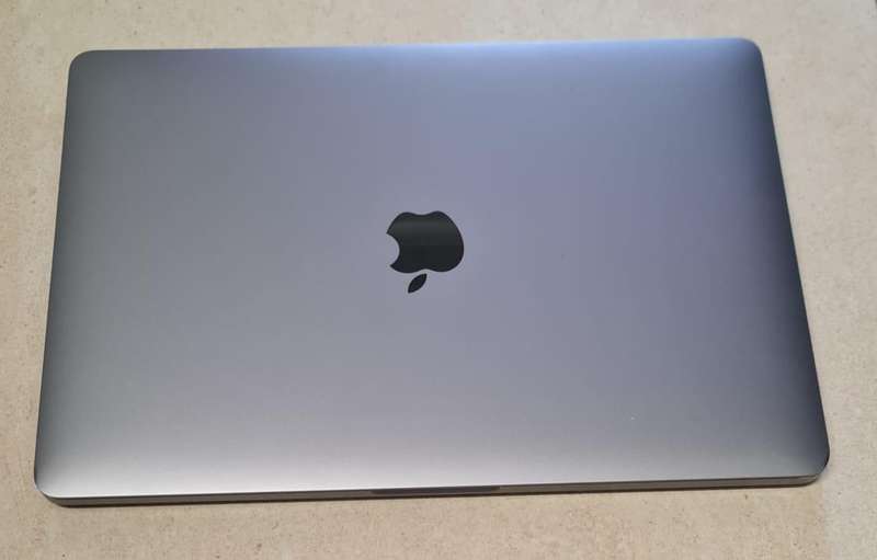 MACBOOK PRO M1 - TOUCHBAR - 2020 MODEL -  M1 CHIP - 8GB - 256GB - CYCLE COUNT 404 - 13 INCH SCREEN