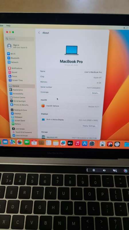 MACBOOK PRO M1 - TOUCHBAR - 2020 MODEL -  M1 CHIP - 8GB - 256GB - CYCLE COUNT 404 - 13 INCH SCREEN