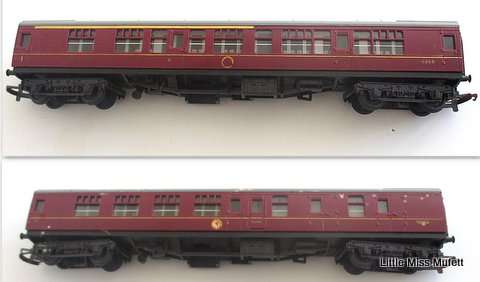 2 Triang/Hornby train couches and a few tracks