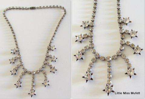 A vintage costume jewellery necklace