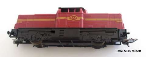Lima HO SAR/ SAS Trans Karoo Set 1 X Diesel Loco, 3 x Passenger Coaches , NO Battery Power supply
