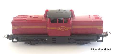 Lima HO SAR/ SAS Trans Karoo Set 1 X Diesel Loco, 3 x Passenger Coaches , NO Battery Power supply