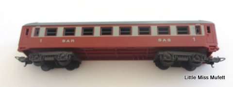 Lima HO SAR/ SAS Trans Karoo Set 1 X Diesel Loco, 3 x Passenger Coaches , NO Battery Power supply