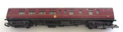 2 Triang/Hornby train couches and a few tracks