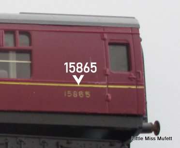 2 Triang/Hornby train couches and a few tracks