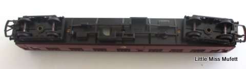 2 Triang/Hornby train couches and a few tracks