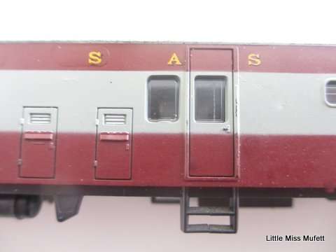 Lima HO SAR/ SAS Trans Karoo Set 1 X Diesel Loco, 3 x Passenger Coaches , NO Battery Power supply