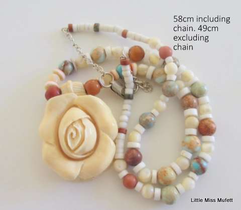 UNUSUAL AND RARE. A JASPER,MOTHER OF PEARL AND CARVED ROSE NECKLACE